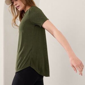 Athleta breezy v-neck tee